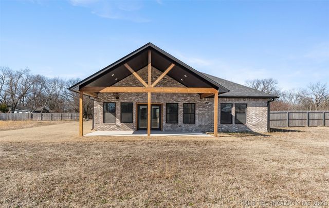 205 Lindsey Avenue, Adair, OK 74330