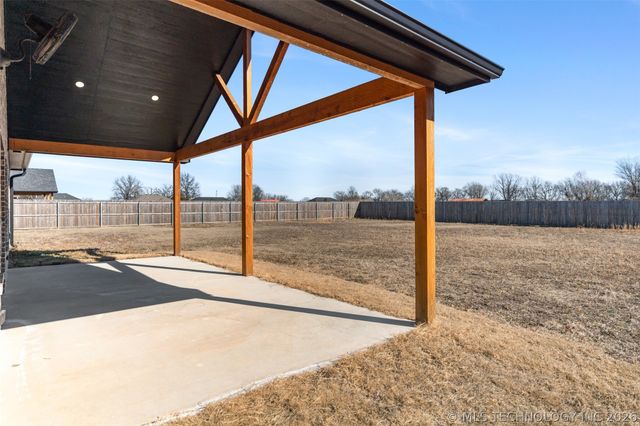 205 Lindsey Avenue, Adair, OK 74330