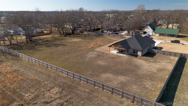 205 Lindsey Avenue, Adair, OK 74330