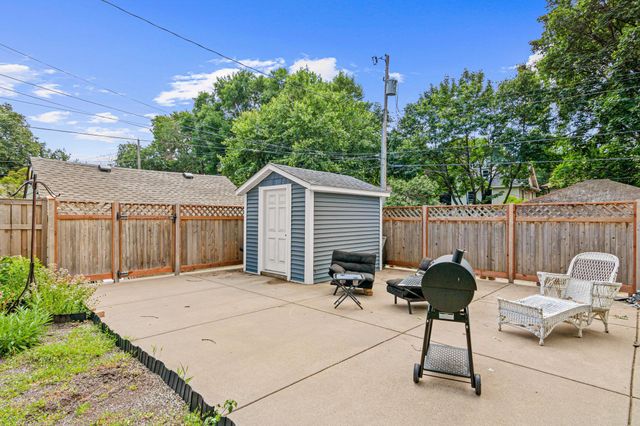 1870 Laurel Avenue, Saint Paul, MN 55104