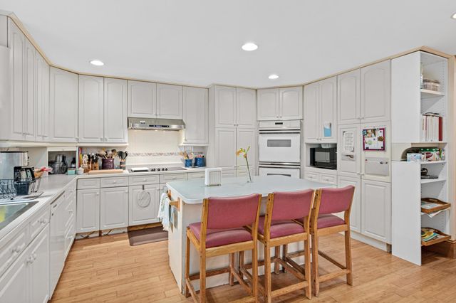 1870 Laurel Avenue, Saint Paul, MN 55104
