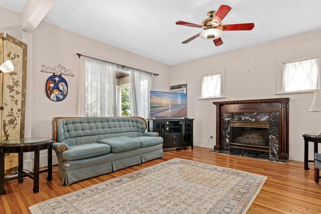1870 Laurel Avenue, Saint Paul, MN 55104