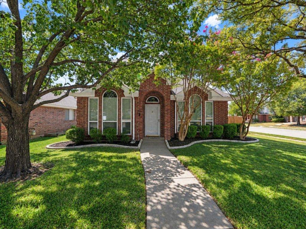 1426 Di Orio Drive, Lewisville, TX 75067 — exterior