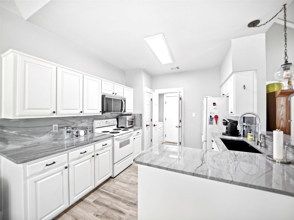 1426 Di Orio Drive, Lewisville, TX 75067 — photo 3