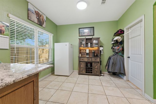 322 S Bowie Drive, Weatherford, TX 76086