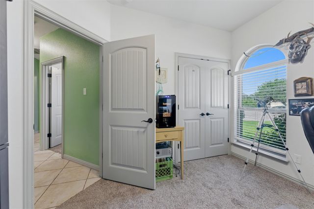 322 S Bowie Drive, Weatherford, TX 76086