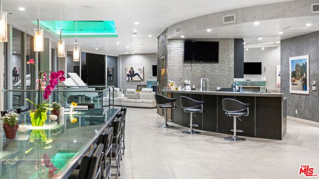 6425 Weidlake Drive, Los Angeles, CA 90068