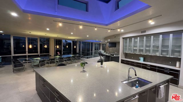 6425 Weidlake Drive, Los Angeles, CA 90068