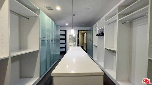 6425 Weidlake Drive, Los Angeles, CA 90068