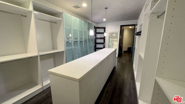 6425 Weidlake Drive, Los Angeles, CA 90068