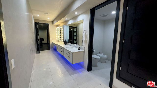 6425 Weidlake Drive, Los Angeles, CA 90068