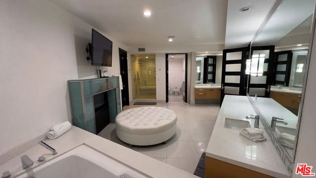 6425 Weidlake Drive, Los Angeles, CA 90068