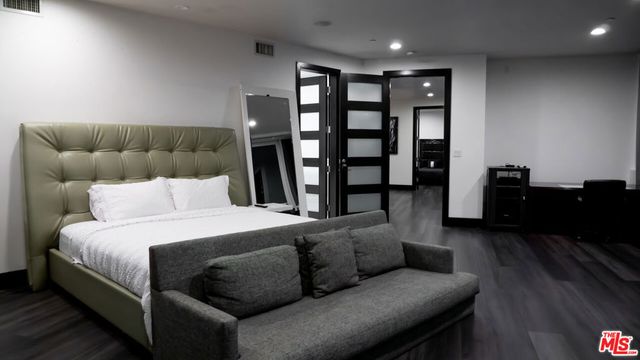 6425 Weidlake Drive, Los Angeles, CA 90068