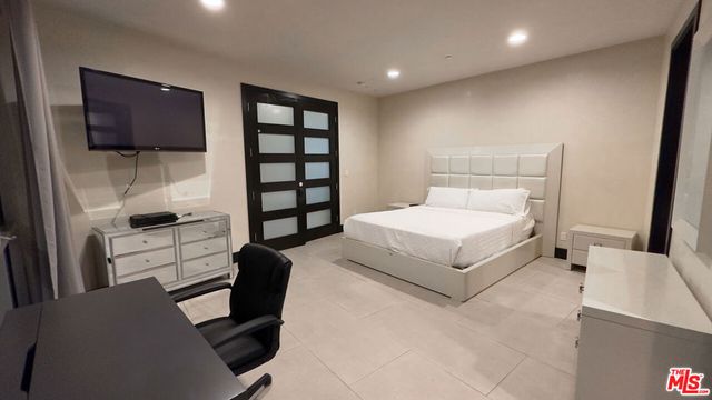 6425 Weidlake Drive, Los Angeles, CA 90068