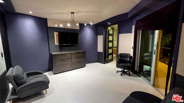 6425 Weidlake Drive, Los Angeles, CA 90068