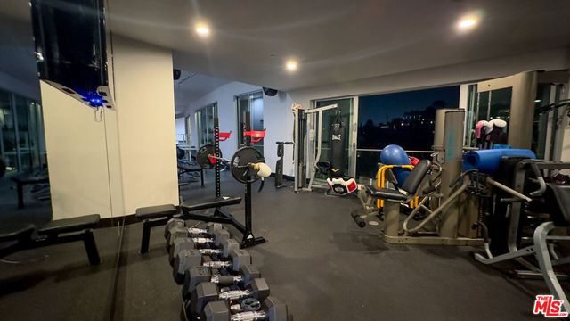 6425 Weidlake Drive, Los Angeles, CA 90068