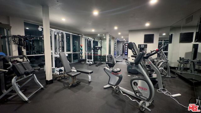 6425 Weidlake Drive, Los Angeles, CA 90068