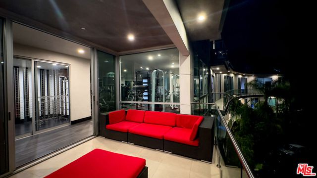 6425 Weidlake Drive, Los Angeles, CA 90068