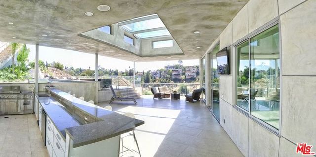 6425 Weidlake Drive, Los Angeles, CA 90068