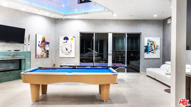 6425 Weidlake Drive, Los Angeles, CA 90068