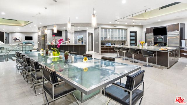 6425 Weidlake Drive, Los Angeles, CA 90068