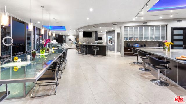 6425 Weidlake Drive, Los Angeles, CA 90068