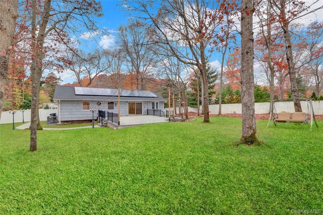 415 Pond Path, East Setauket, NY 11733