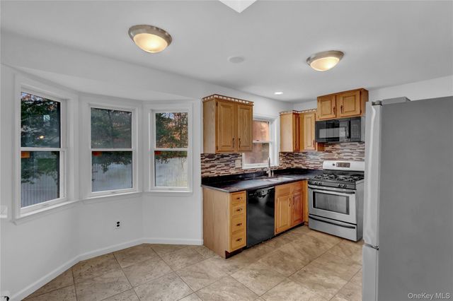 415 Pond Path, East Setauket, NY 11733