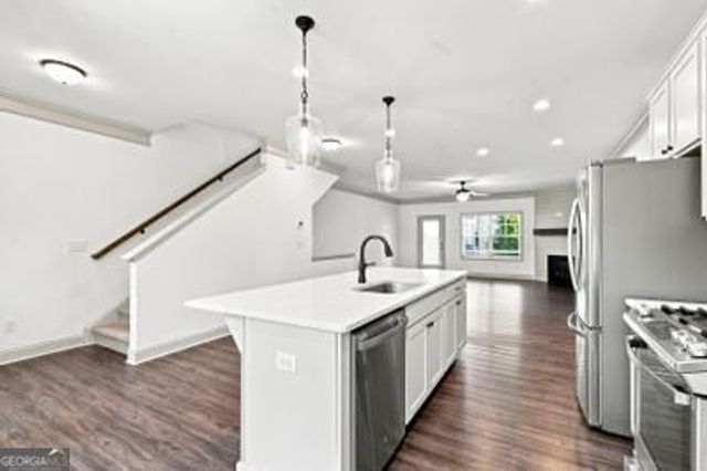421 Stovall Place, Woodstock, GA 30188