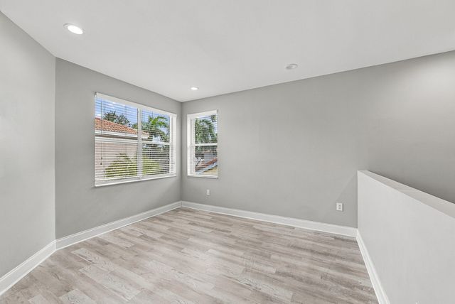 1115 PAPAYA Street, Hollywood, FL 33019