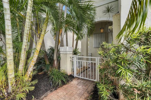 1115 PAPAYA Street, Hollywood, FL 33019