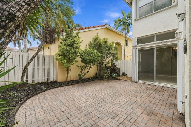 1115 PAPAYA Street, Hollywood, FL 33019