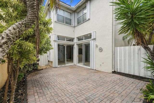 1115 PAPAYA Street, Hollywood, FL 33019