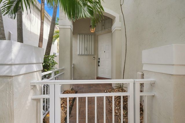 1115 PAPAYA Street, Hollywood, FL 33019
