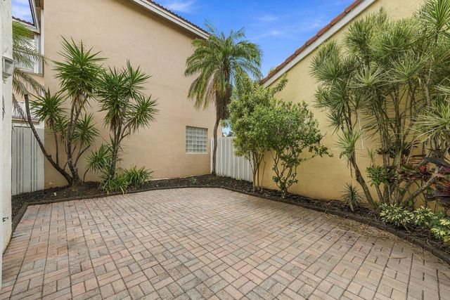 1115 PAPAYA Street, Hollywood, FL 33019