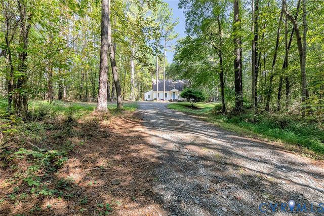 13086 Scotchtown Rd, Beaverdam, VA 23015