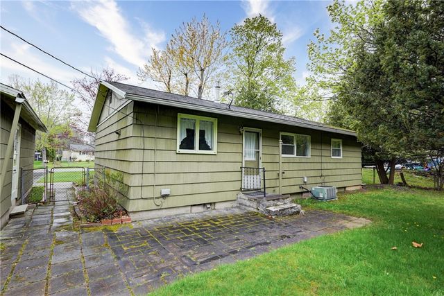 432 Hollybrook Road, Henrietta, NY 14623