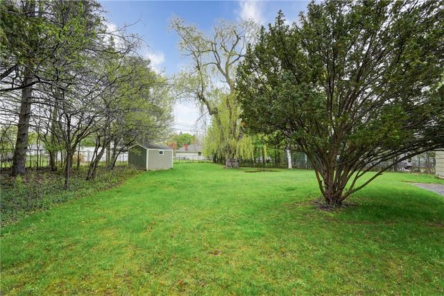 432 Hollybrook Road, Henrietta, NY 14623