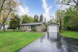 432 Hollybrook Road, Henrietta, NY 14623