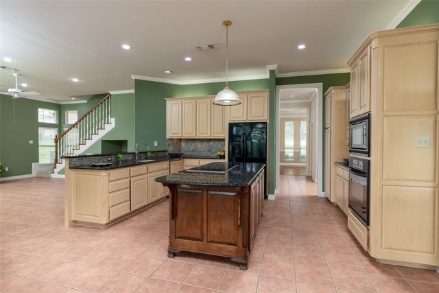 1917 Woodland Hills Lane, Weatherford, TX 76087