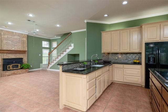1917 Woodland Hills Lane, Weatherford, TX 76087