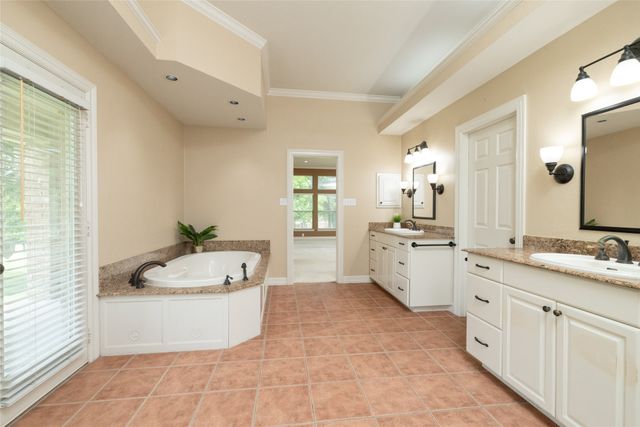 1917 Woodland Hills Lane, Weatherford, TX 76087