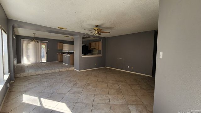 8206 Talkenhorn, Converse, TX 78109