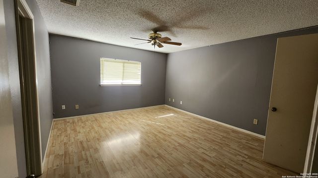 8206 Talkenhorn, Converse, TX 78109