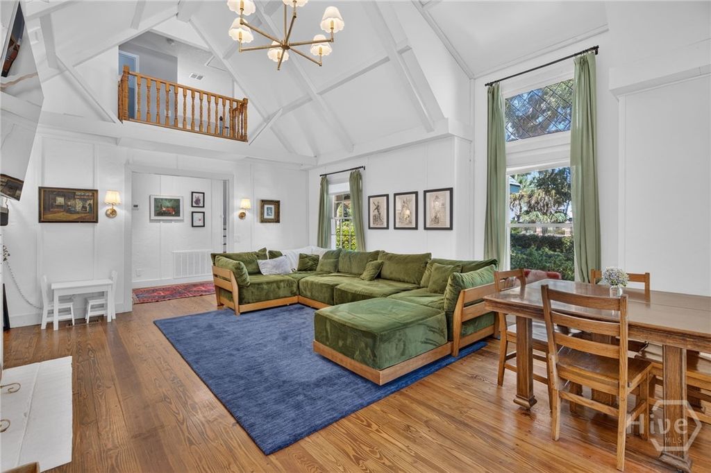 Image 10 of property listing at 221 E Point Drive, Savannah, GA 31410