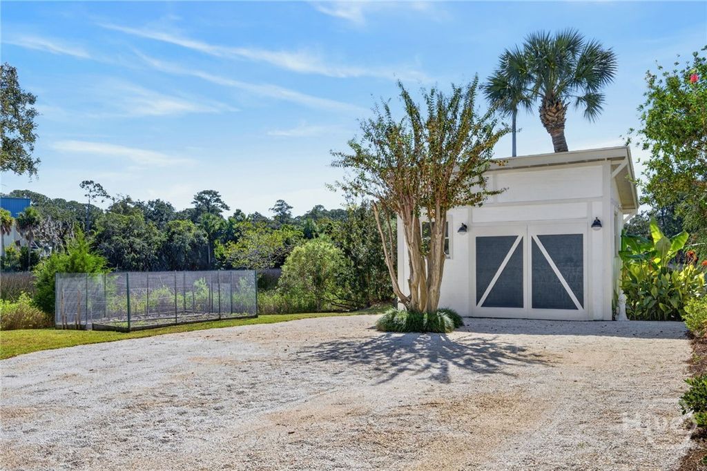 Image 13 of property listing at 221 E Point Drive, Savannah, GA 31410