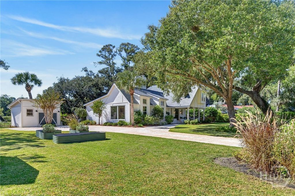 Image 14 of property listing at 221 E Point Drive, Savannah, GA 31410