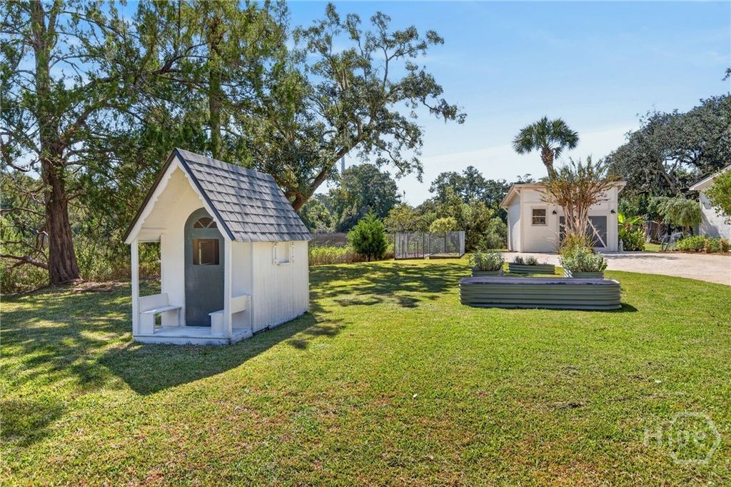 Image 15 of property listing at 221 E Point Drive, Savannah, GA 31410