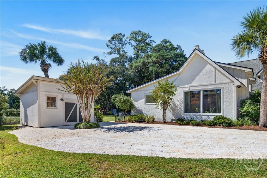 Image 16 of property listing at 221 E Point Drive, Savannah, GA 31410