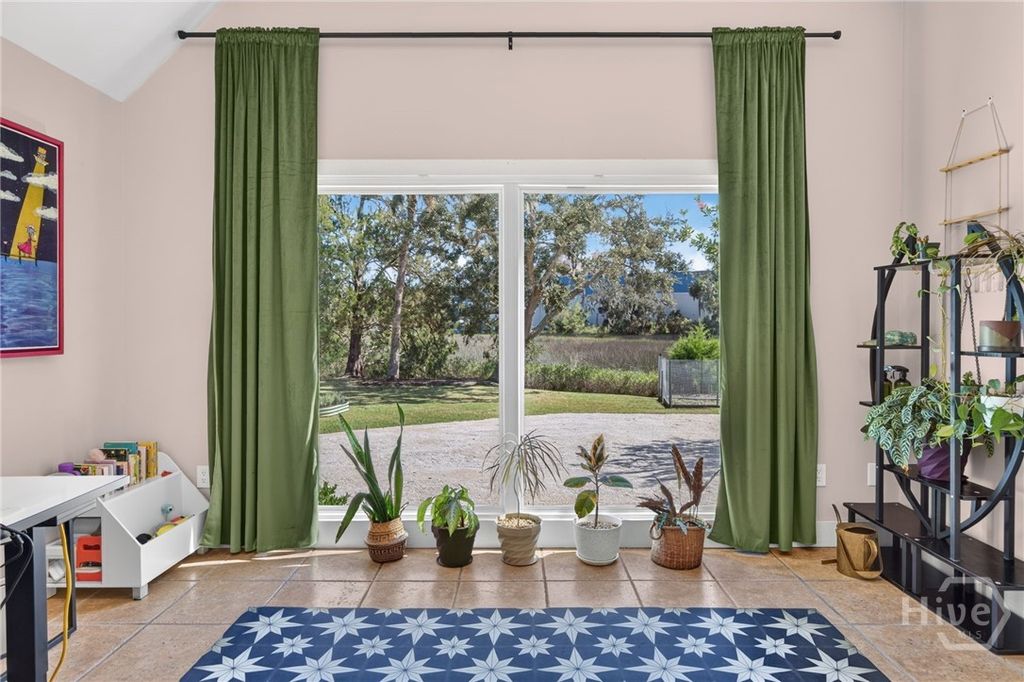 Image 17 of property listing at 221 E Point Drive, Savannah, GA 31410